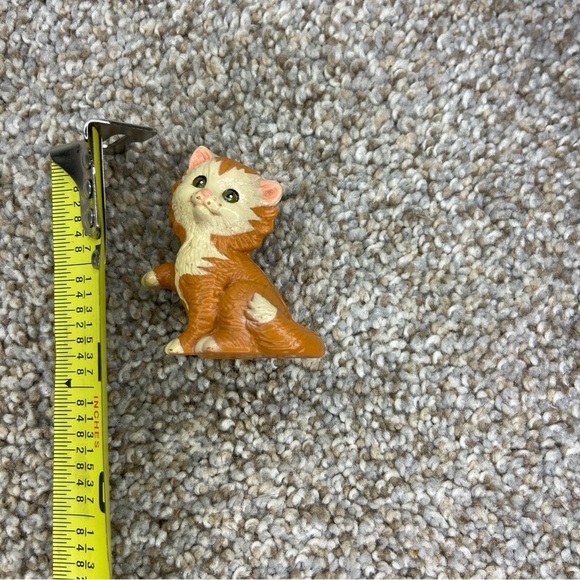 Vintage Mattel 1991 Courtney Pet Pals Kitty Figurine Raised Paw Brown and cream - Picture 4 of 7